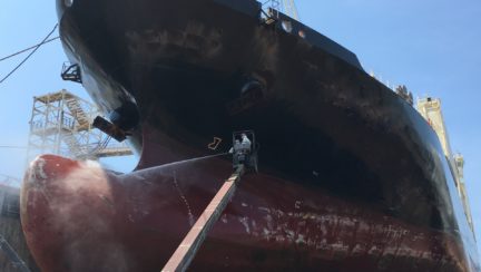 船の塗装剥がし工法比較。廃棄物・FRPダメージの課題と新技術