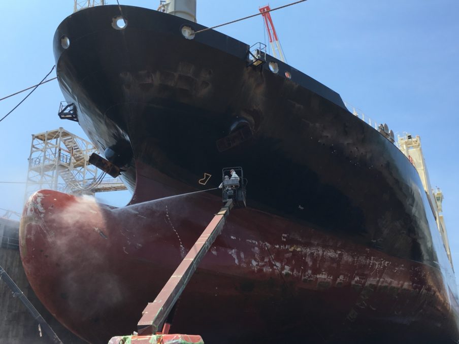 船の塗装剥がし工法比較。廃棄物・FRPダメージの課題と新技術